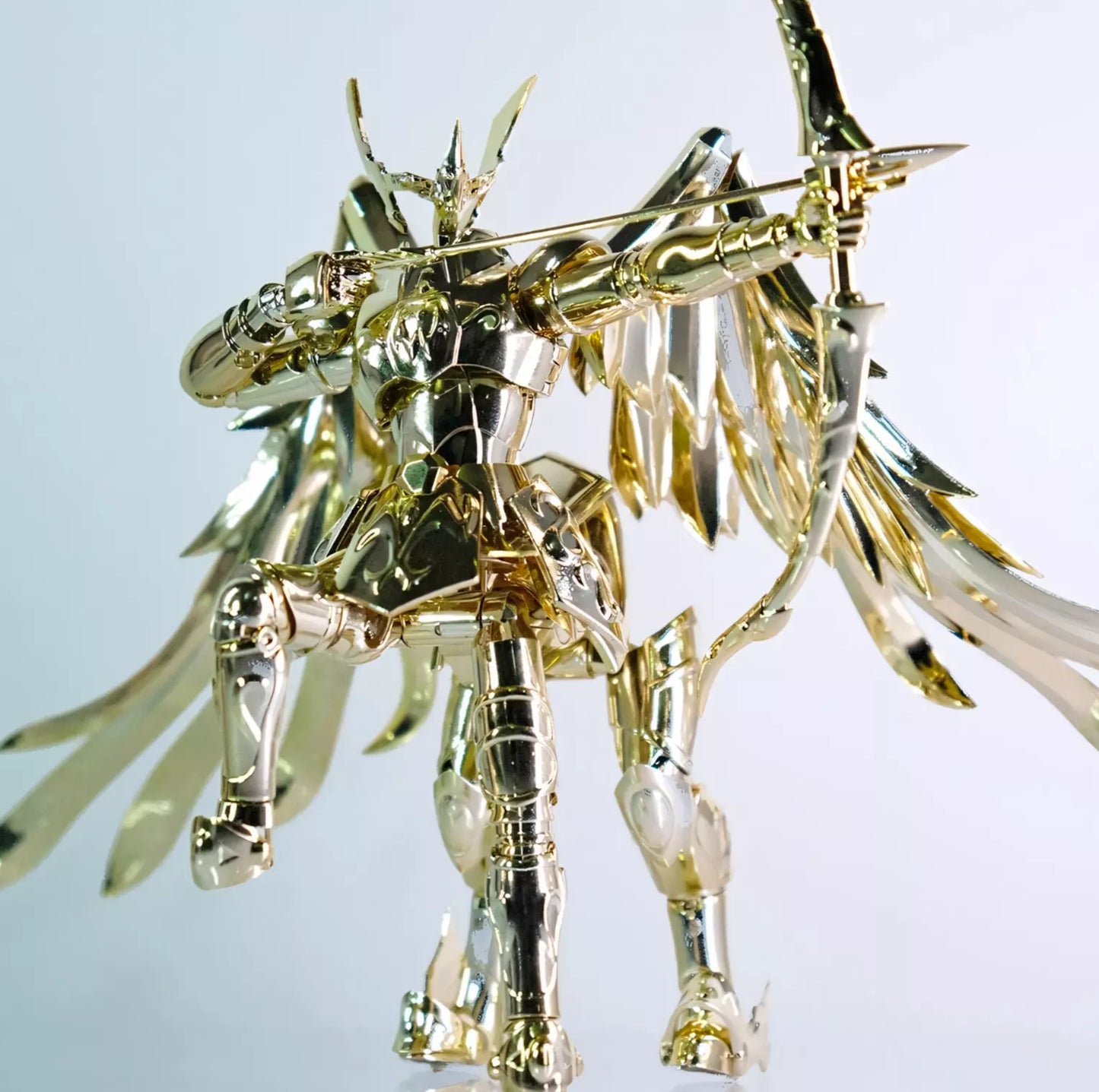 Figurine Aiolos du Sagittaire Saint Seiya – 18 cm – Chevalier d’Or 24K Collection